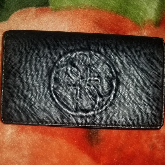 Guess Women's Leather Bi-fold Clutch Wallet - Picture 2 of 8